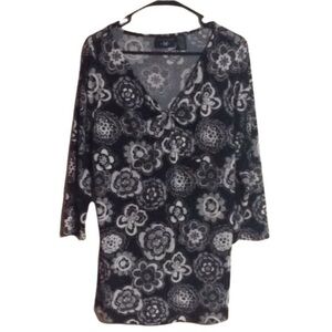 NEW ADDITIONS Black White And Gray CLASSIC Floral Tie Back MATERNITY V-Neck Top